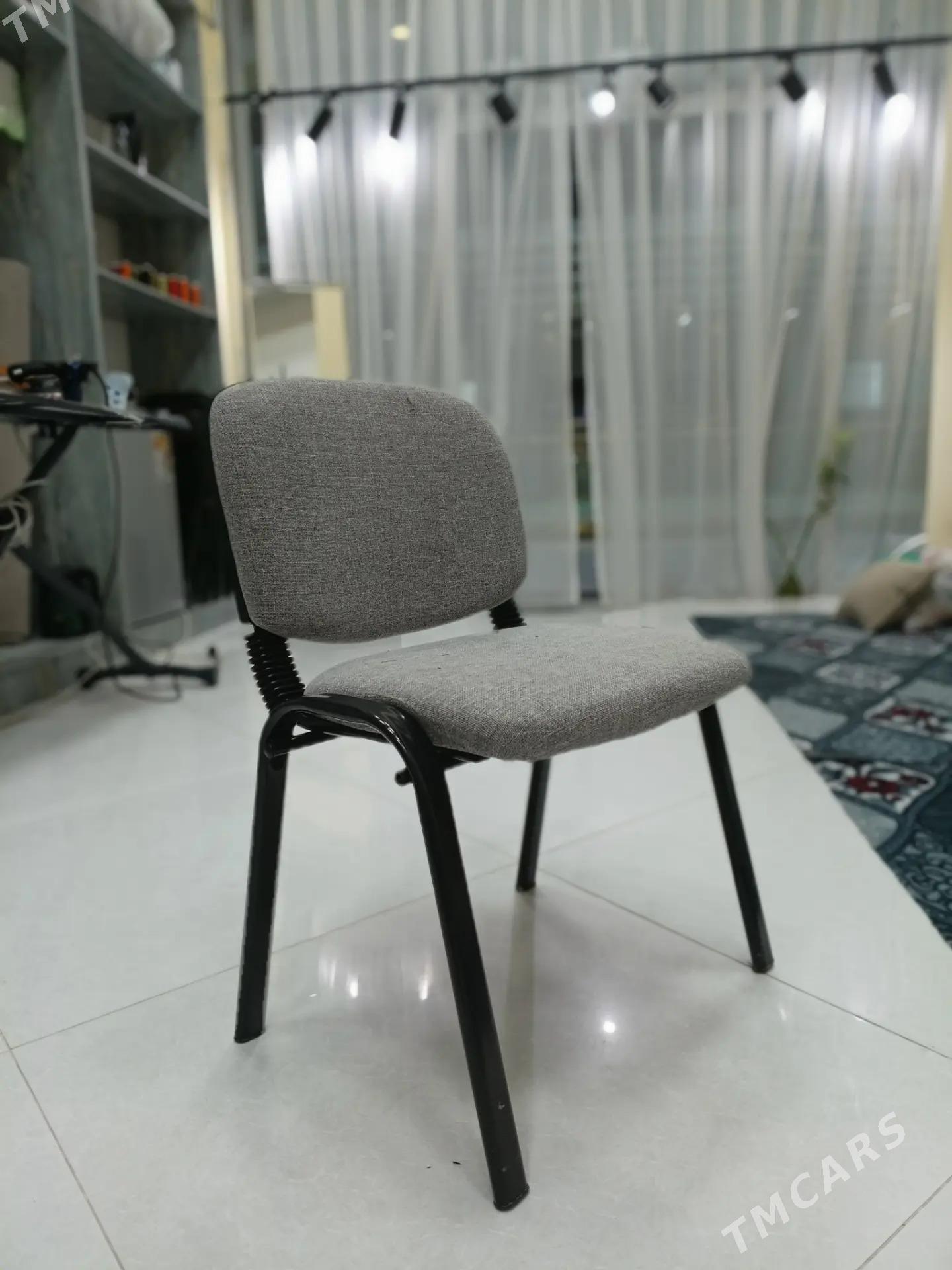 Stol pufik - 15-nji tapgyr - img 1