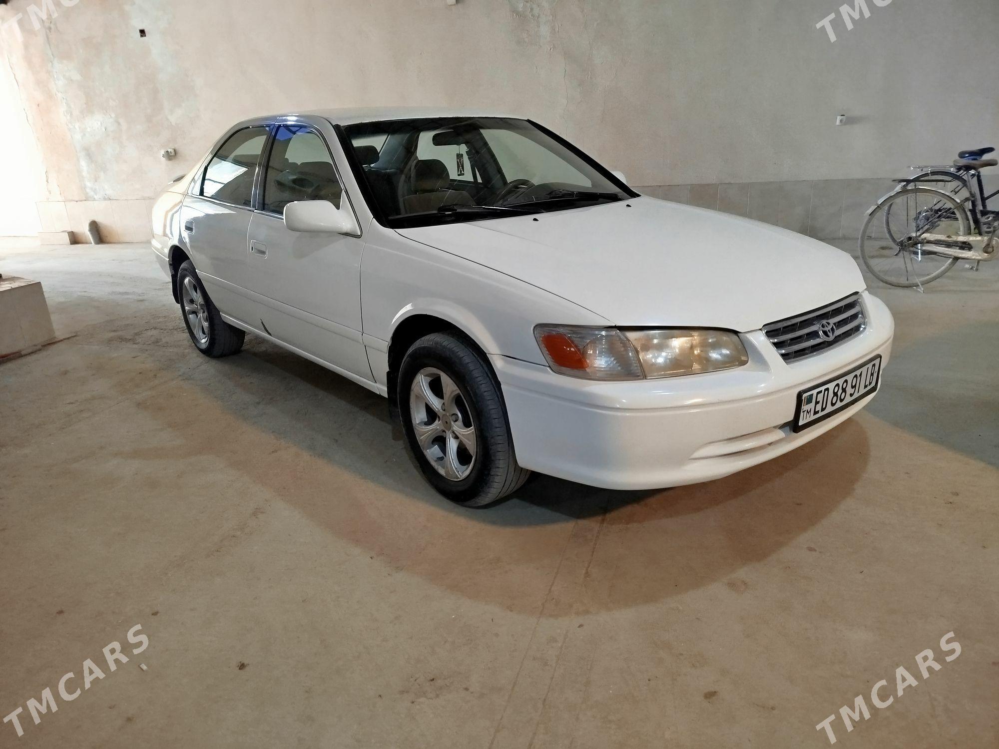Toyota Camry 2000 - 132 000 TMT - Garabekewül - img 1