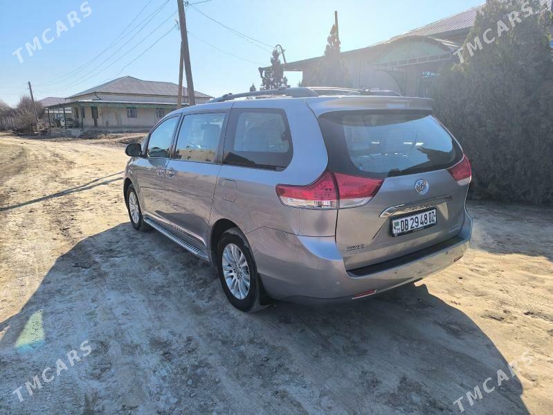 Toyota Sienna 2012 - 340 000 TMT - Şabat etr. - img 1