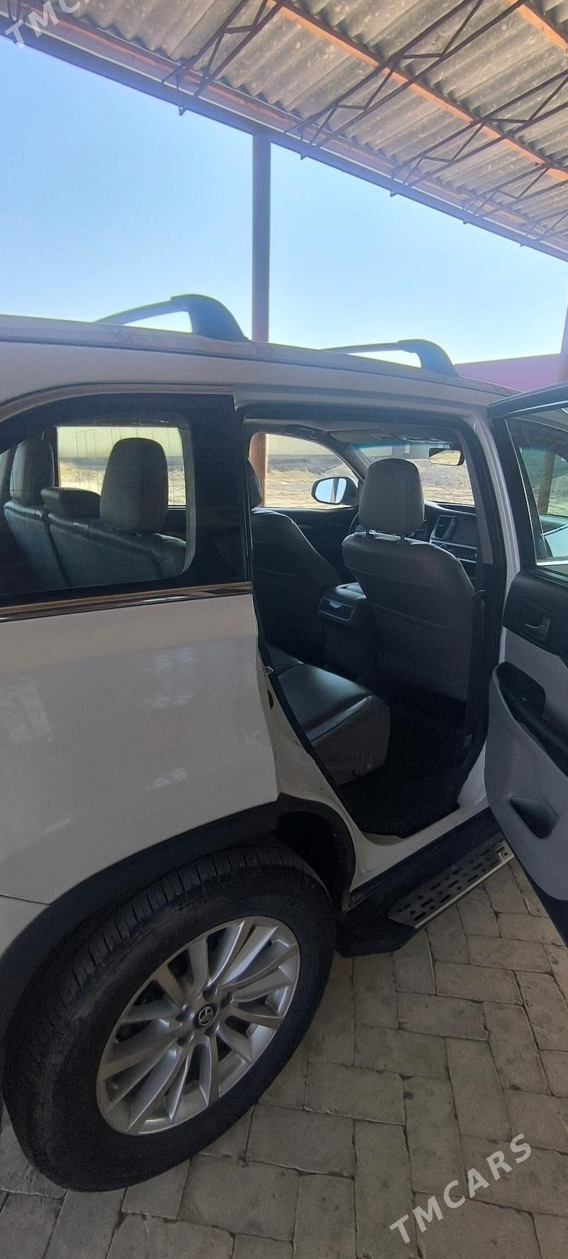 Toyota Highlander 2018 - 460 000 TMT - Байрамали - img 1