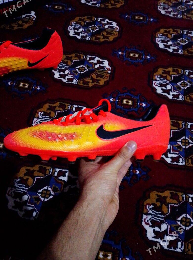 Nike butsy - Mary - img 1