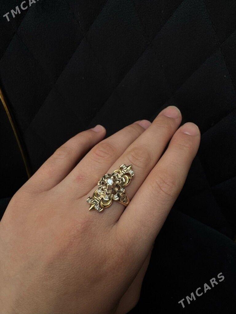 Gyzyl yuzik - Gurtly - img 1