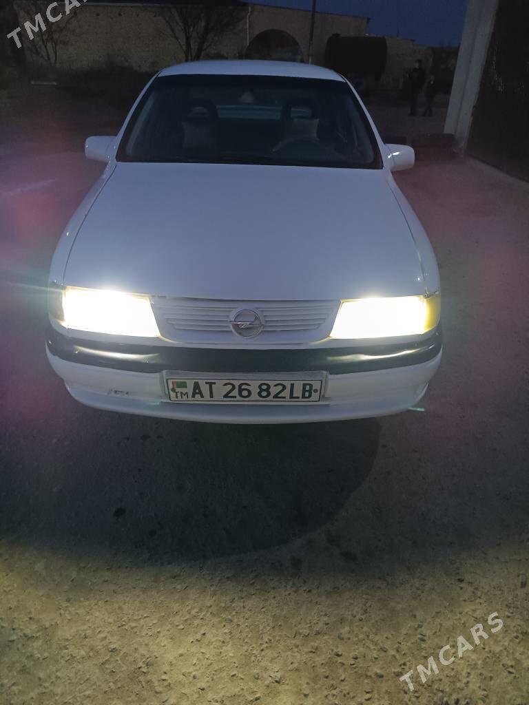 Opel Vectra 1990 - 44 000 TMT - Sakar - img 1