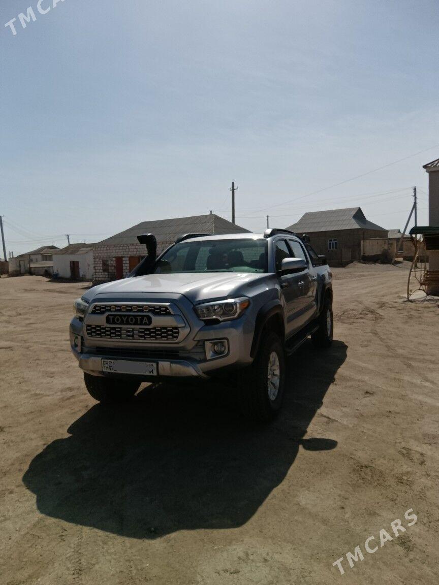 Toyota Tacoma 2017 - 390 000 TMT - Эсенгулы - img 1