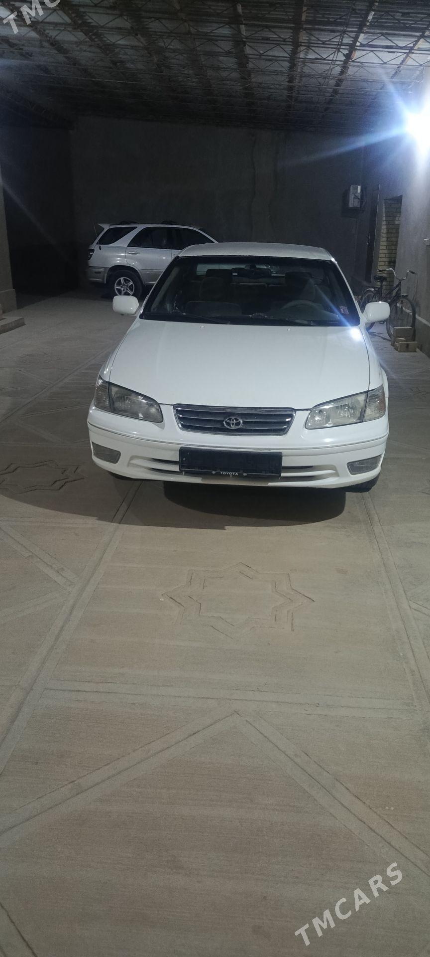 Toyota Camry 2000 - 160 000 TMT - Halaç - img 1