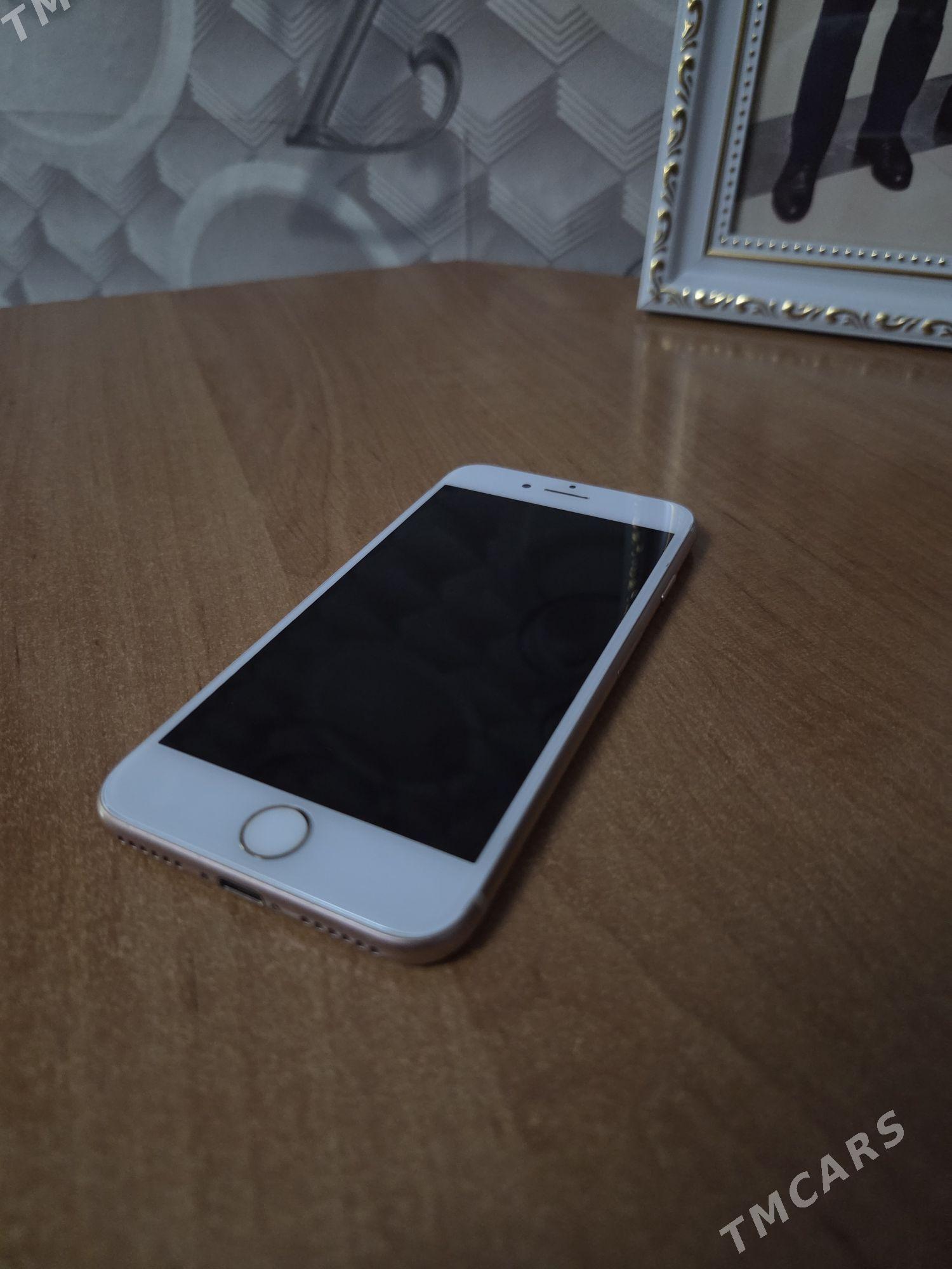 iPhone 8 Gold - 30 mkr - img 1