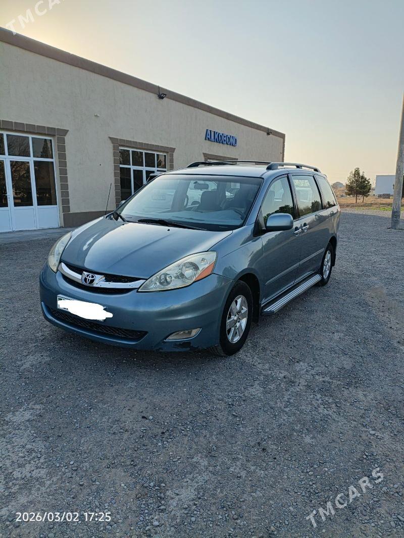 Toyota Sienna 2008 - 240 000 TMT - Мары - img 1