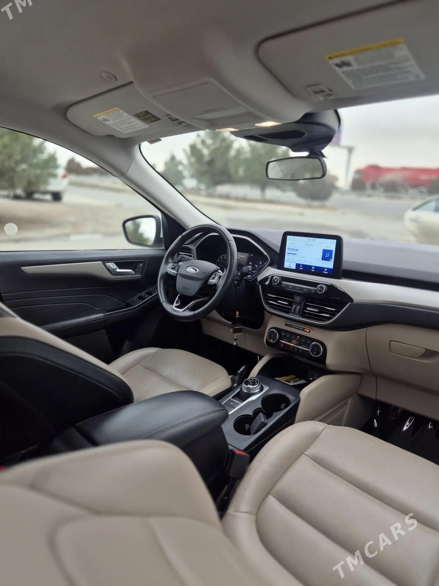 Ford Escape 2022 - 320 000 TMT - Байрамали - img 1