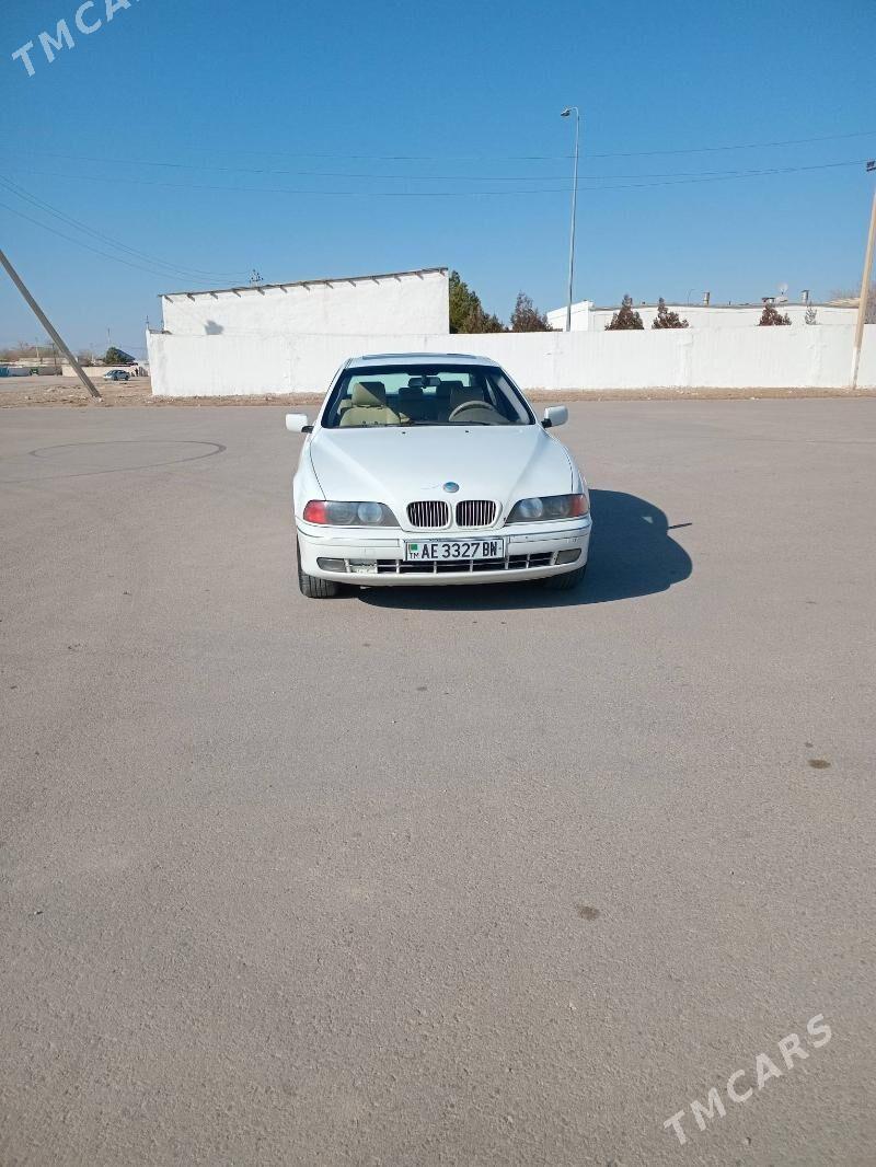 BMW E39 1998 - 110 000 TMT - Балканабат - img 1