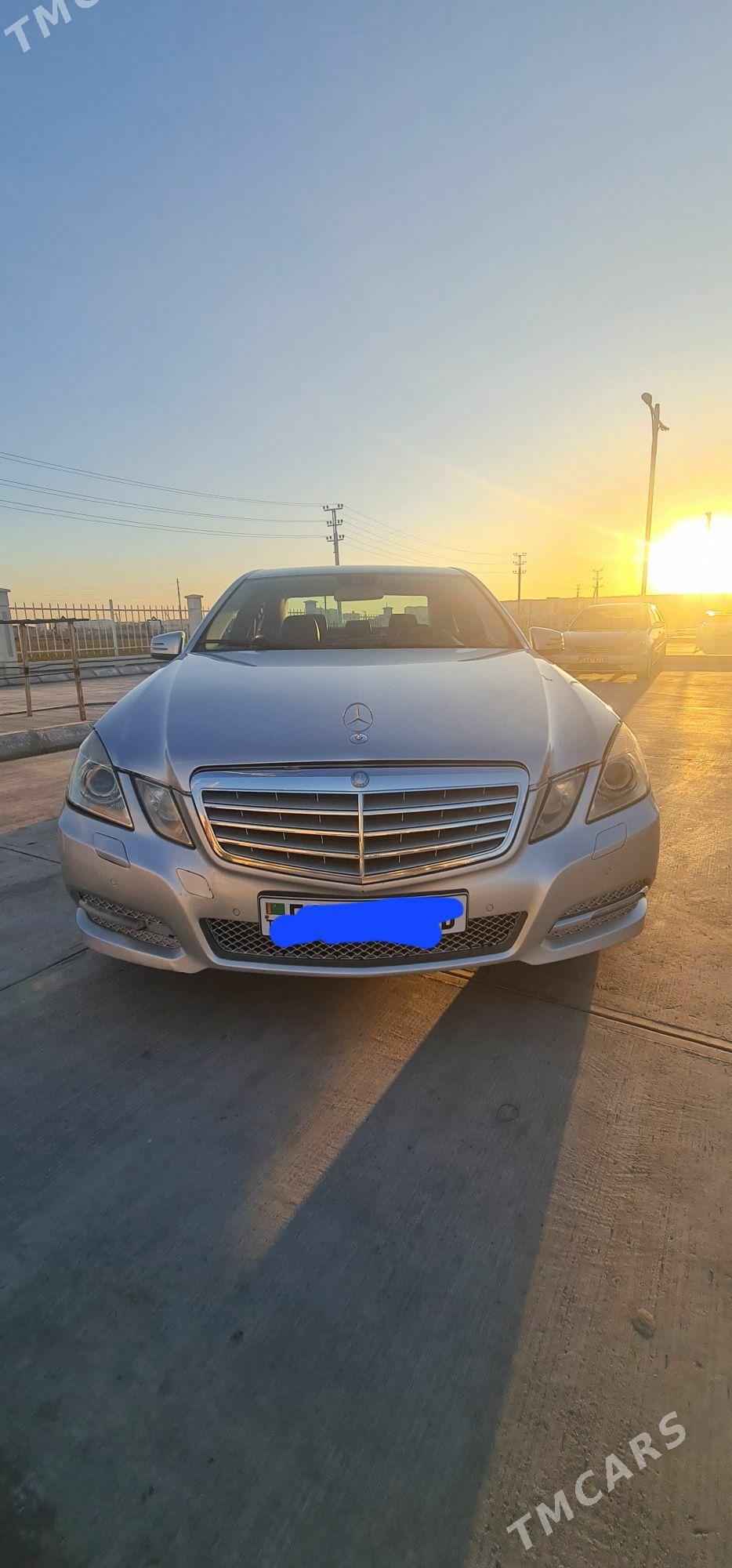 Mercedes-Benz E350 2010 - 220 000 TMT - Türkmengala - img 1