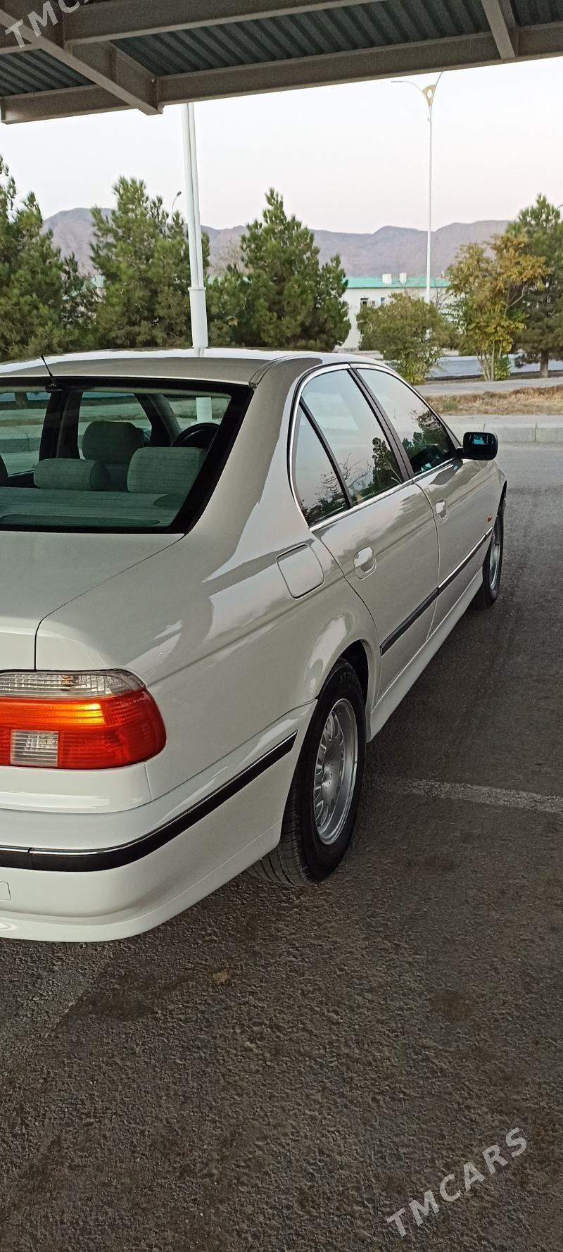 BMW E39 1998 - 110 000 TMT - Балканабат - img 1