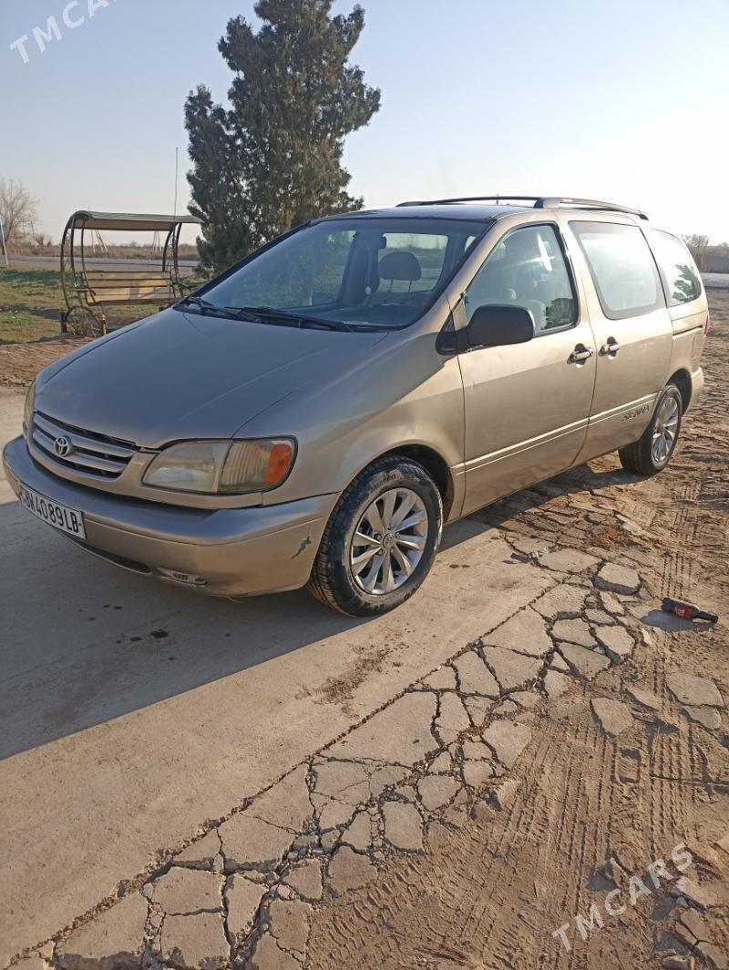 Toyota Sienna 2000 - 150 000 TMT - Саят - img 1