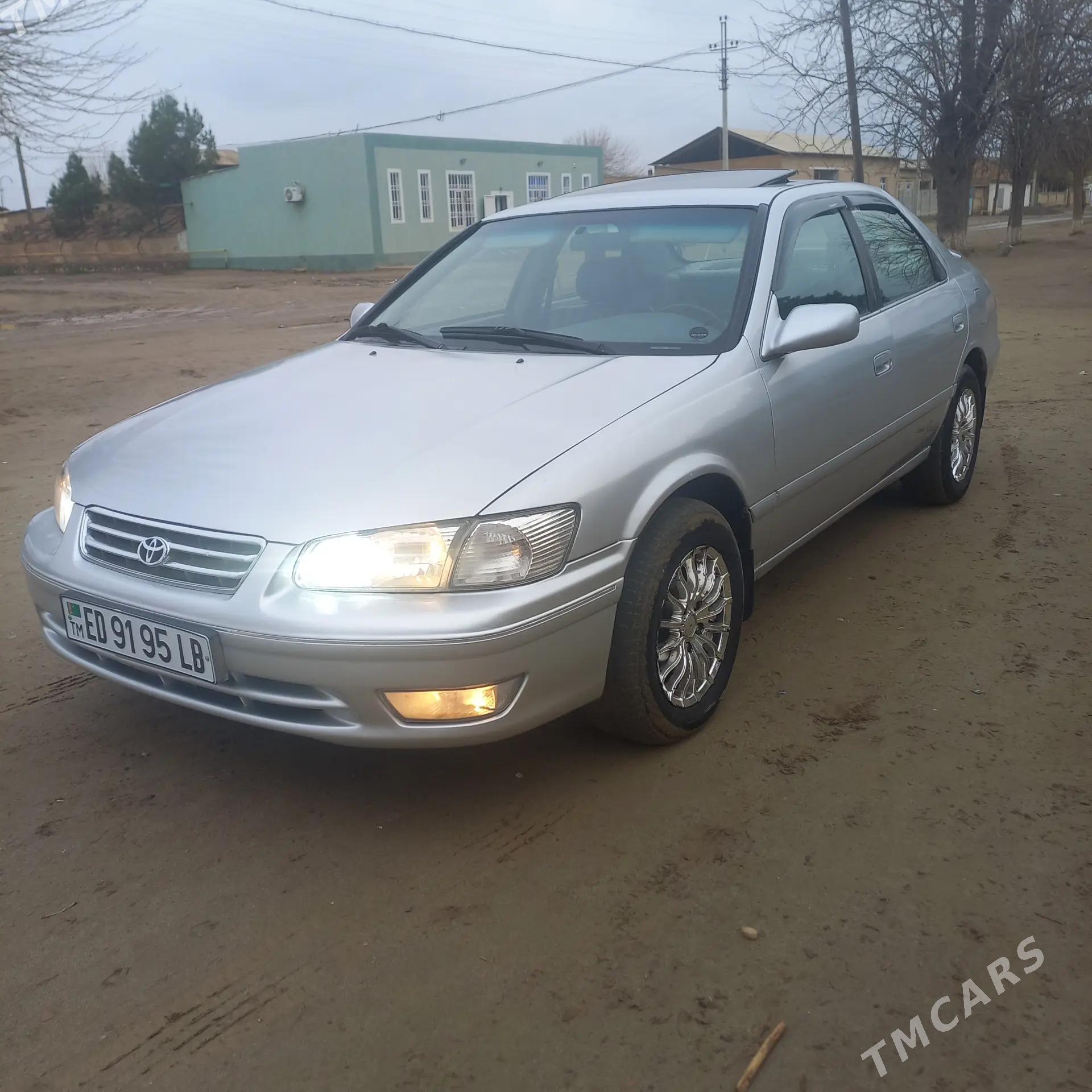 Toyota Camry 2000 - 160 000 TMT - Керки - img 1