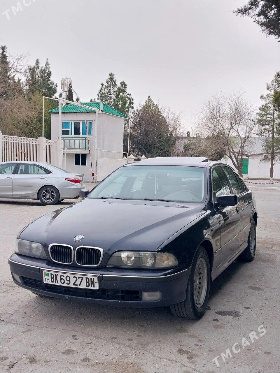 BMW 528 2002 - 125 000 TMT - Балканабат - img 1