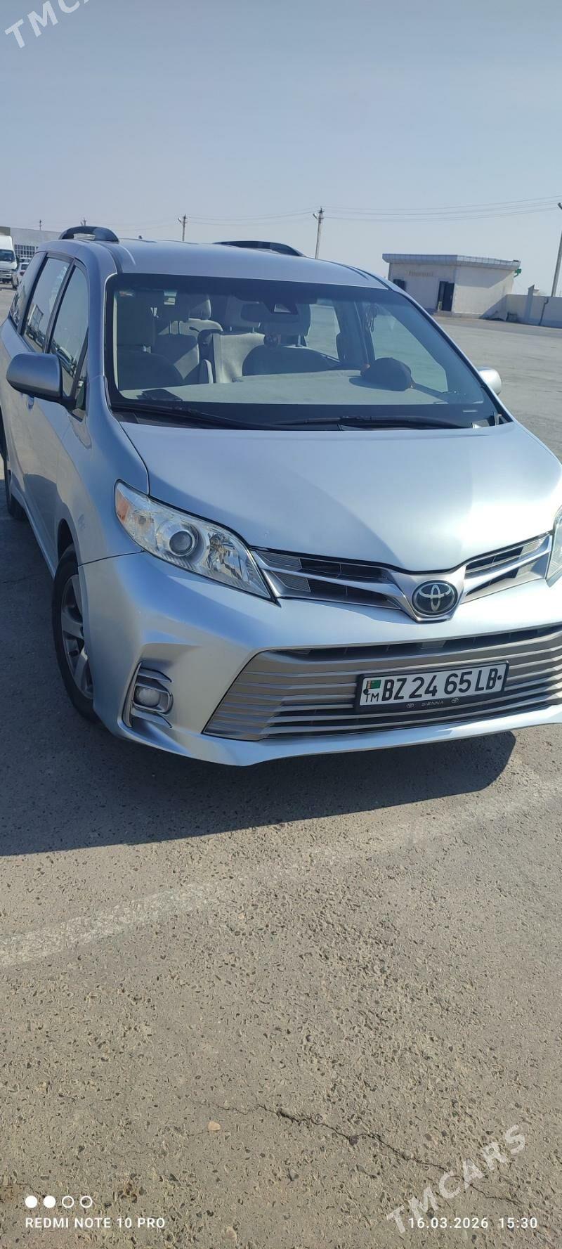 Toyota Sienna 2018 - 380 000 TMT - Туркменабат - img 1