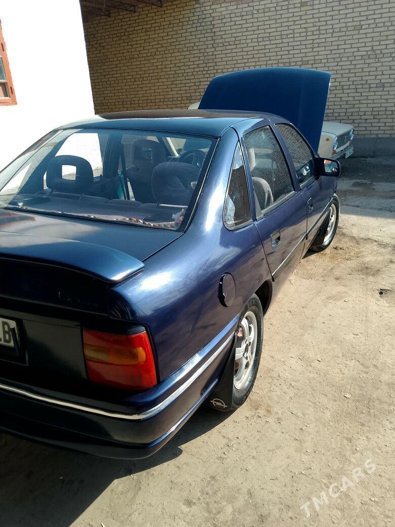 Opel Vectra 1993 - 50 000 TMT - Sakar - img 1