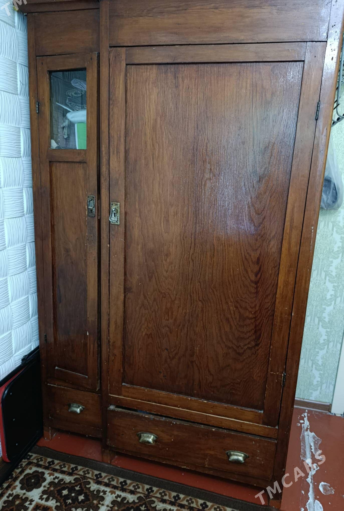 шифоньер,столик на колесиках - Mary - img 1