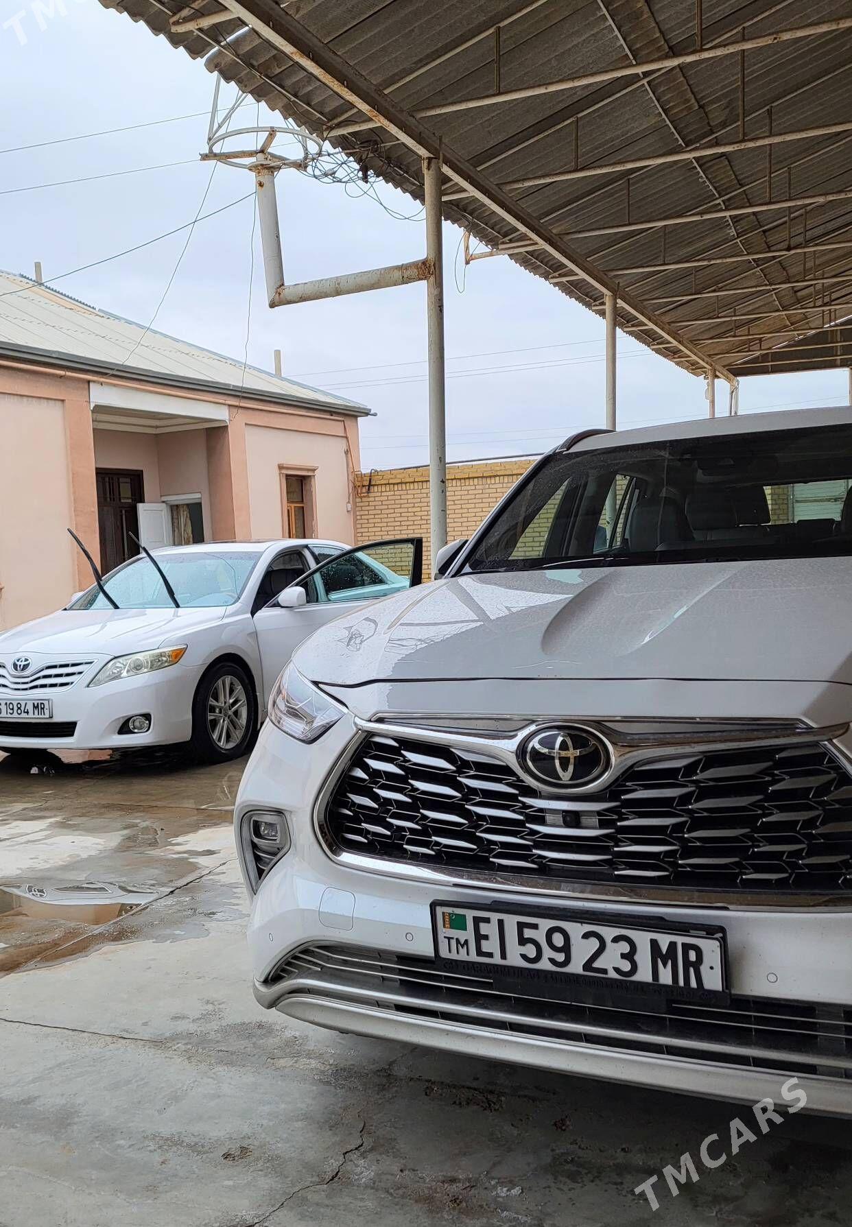 Toyota Highlander 2023 - 680 000 TMT - Байрамали - img 1