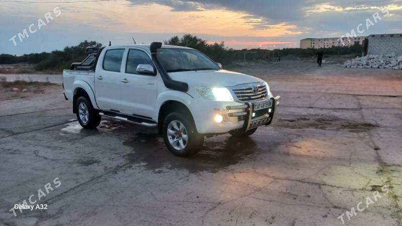 Toyota Hilux 2014 - 300 000 TMT - Карабогаз - img 1