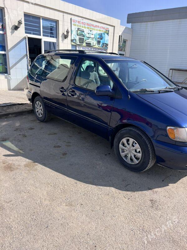 Toyota Sienna 2002 - 144 000 TMT - Мары - img 1