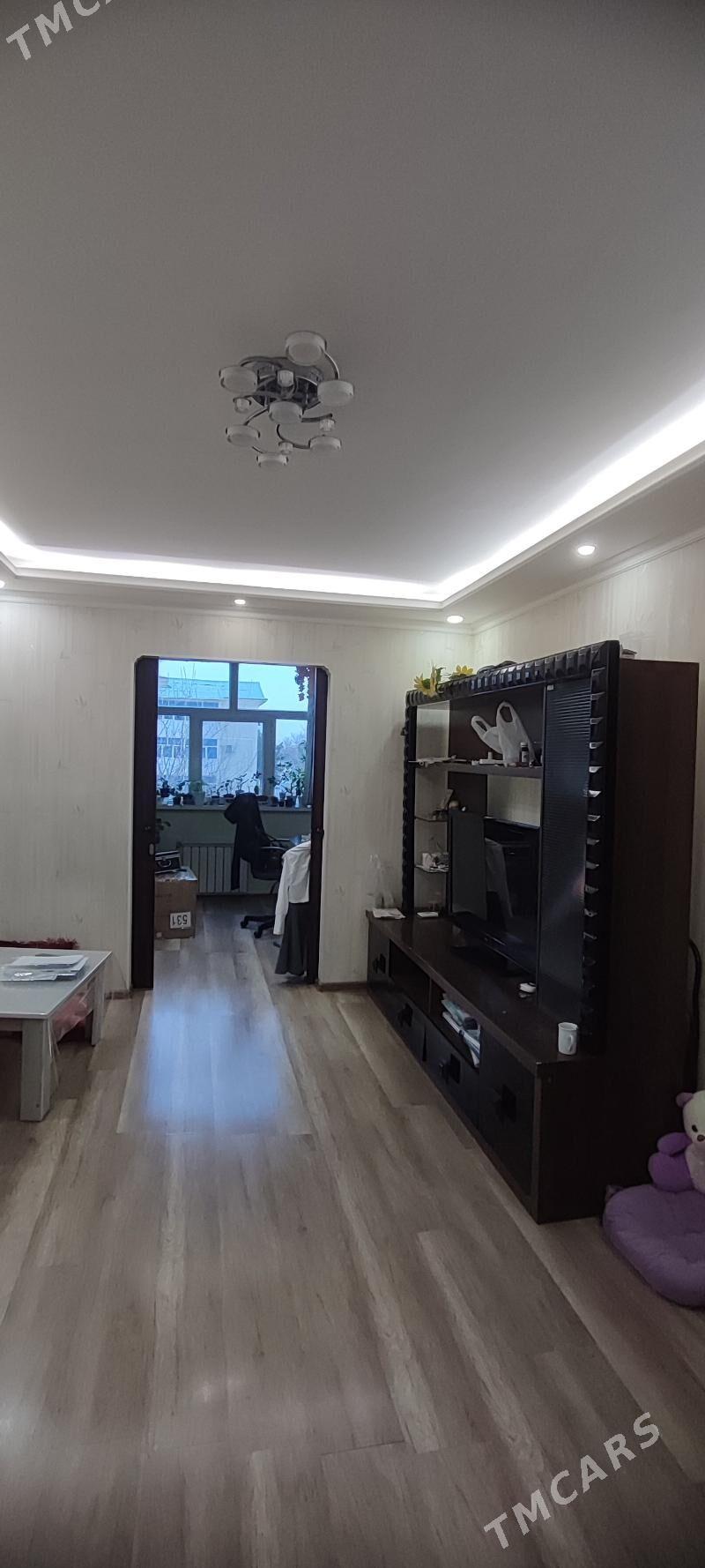 По Бомако 4 мкр 2х комнатная - 4 мкр - img 1