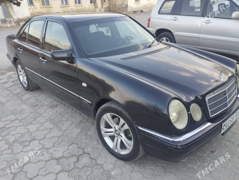 Mercedes-Benz E320 1997 - 90 000 TMT - Туркменабат - img 1