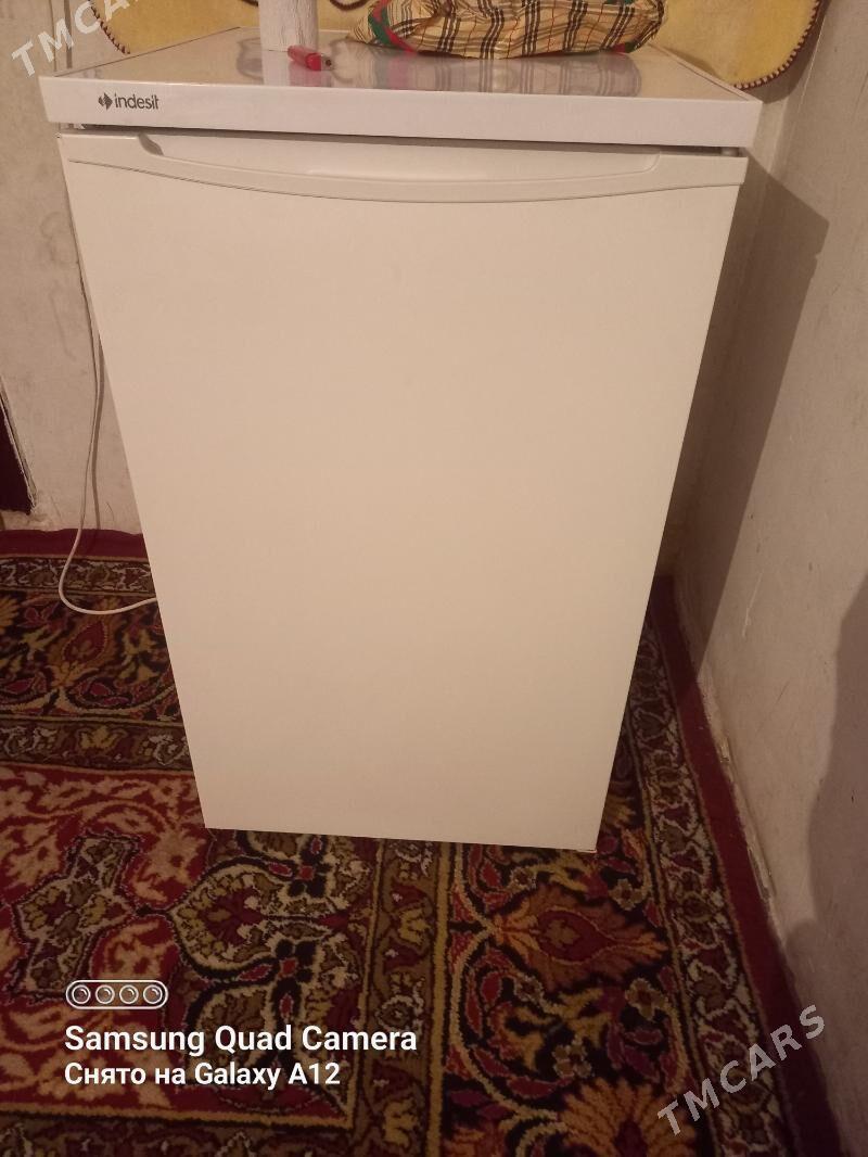 INDEZIT mini haladilnik - Бедев - img 1