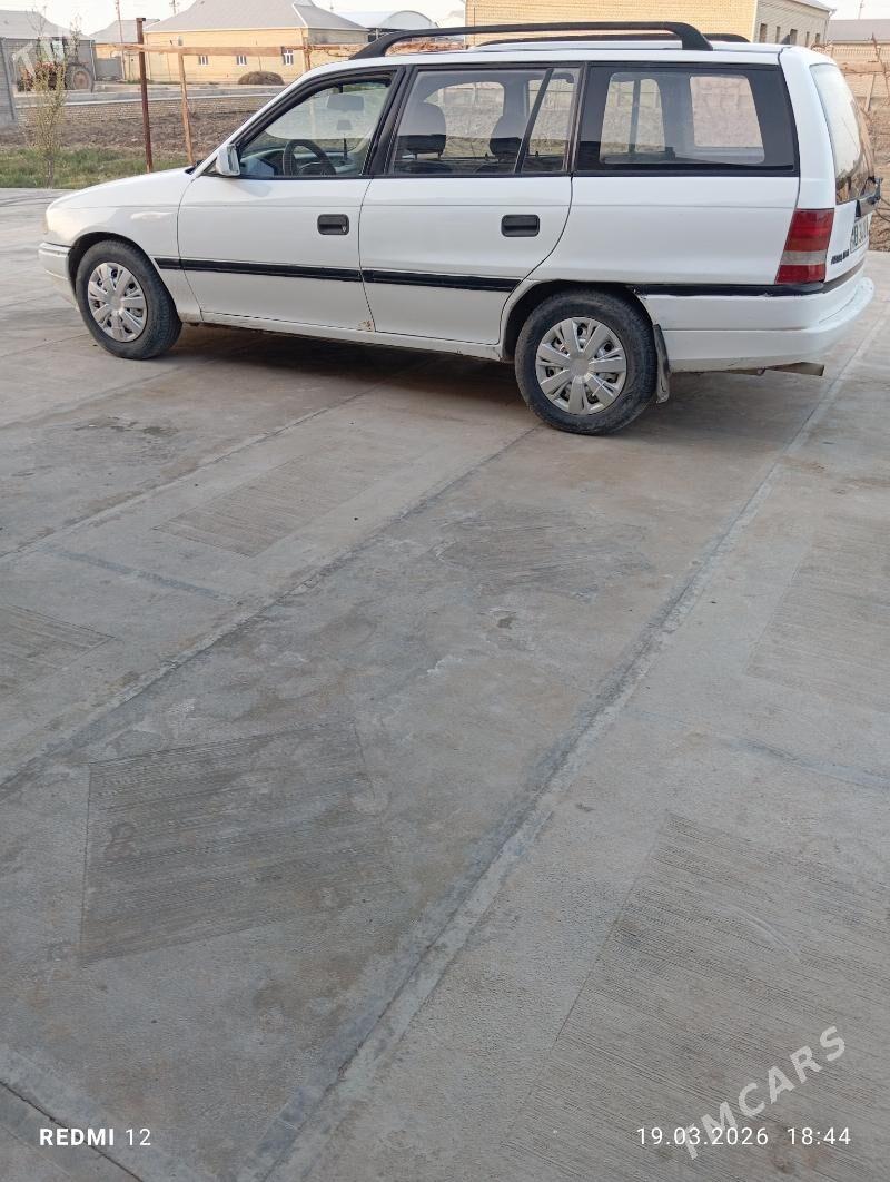 Opel Astra 1992 - 32 000 TMT - Мары - img 1