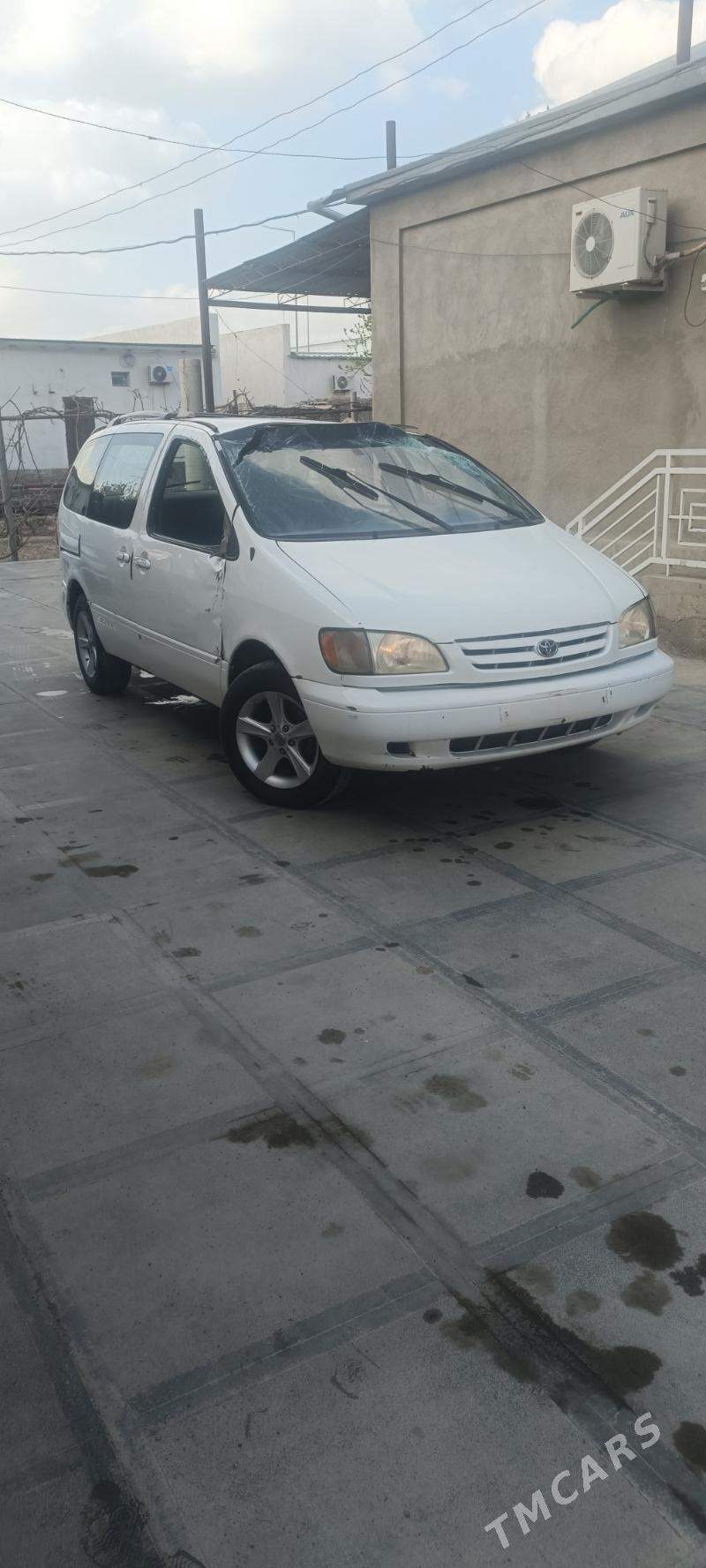 Toyota Sienna 2001 - 110 000 TMT - Мары - img 1