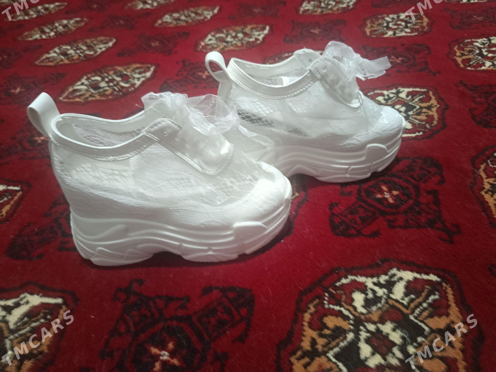 Женские кроссовки вечерние - Дашогуз - img 1