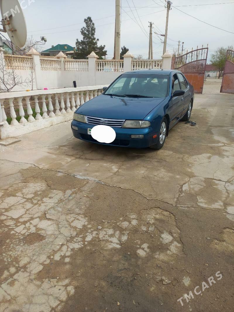 Nissan Altima 1996 - 50 000 TMT - Балканабат - img 1