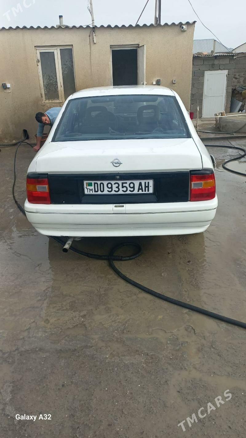 Opel Vectra 1990 - 35 000 TMT - Bäherden - img 1