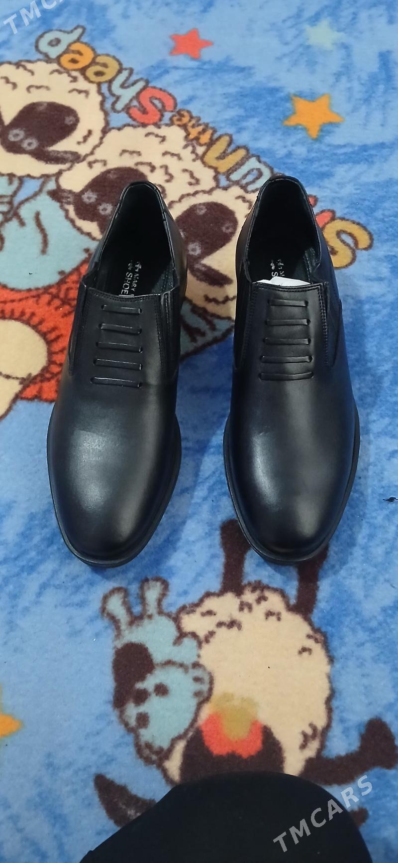 kowus 42 razmer taze - Çärjew - img 1