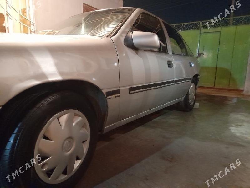 Opel Vectra 1991 - 40 000 TMT - Багир - img 1