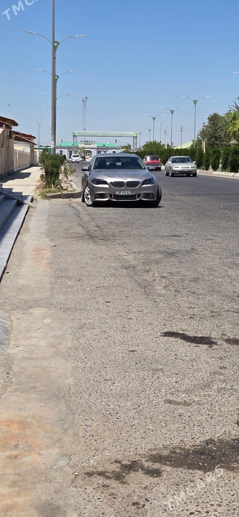BMW F10 2011 - 300 000 TMT - Байрамали - img 1