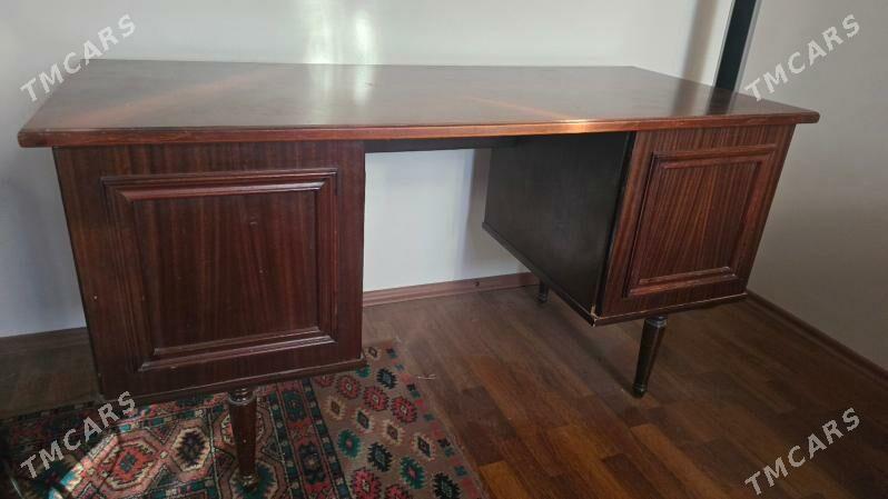 Стол в хорошем состоянии, полированный - 11 мкр - img 1