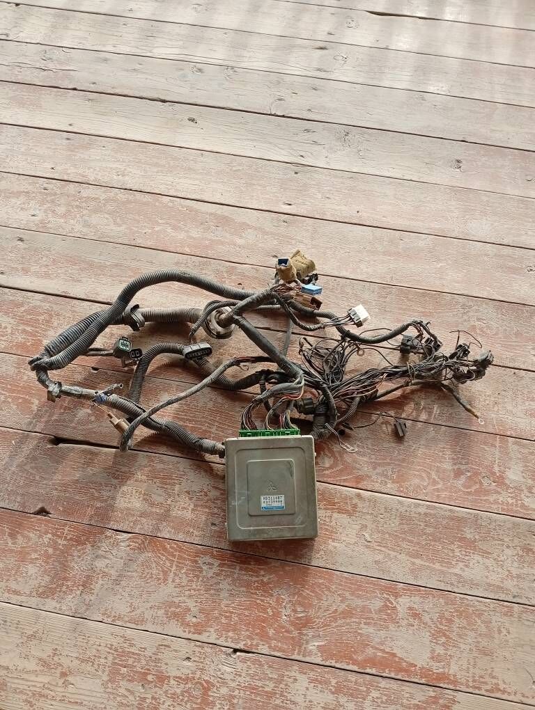 Mitsubishi 4 000 TMT - Gurbansoltan Eje - img 1