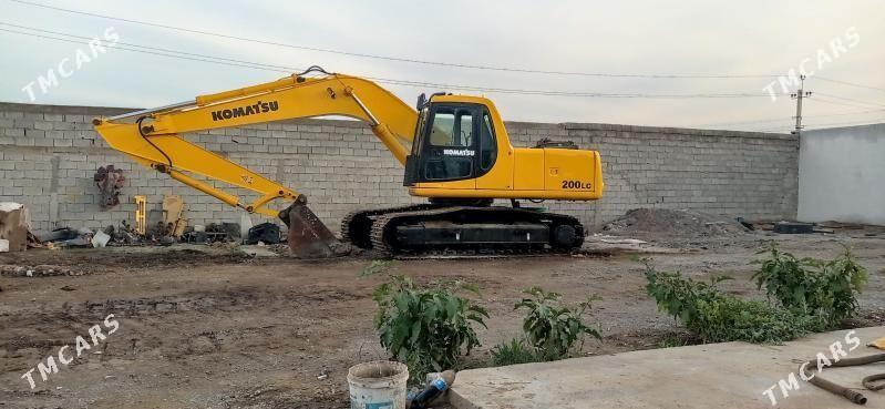 Komatsu HB205LC-3 2002 - 800 000 TMT - Бузмеин - img 1