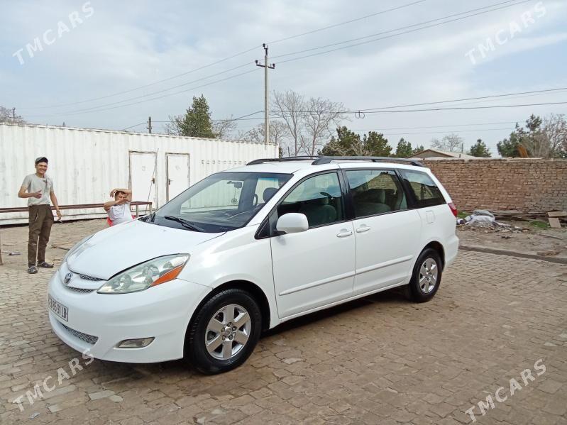 Toyota Sienna 2006 - 250 000 TMT - Saýat - img 1