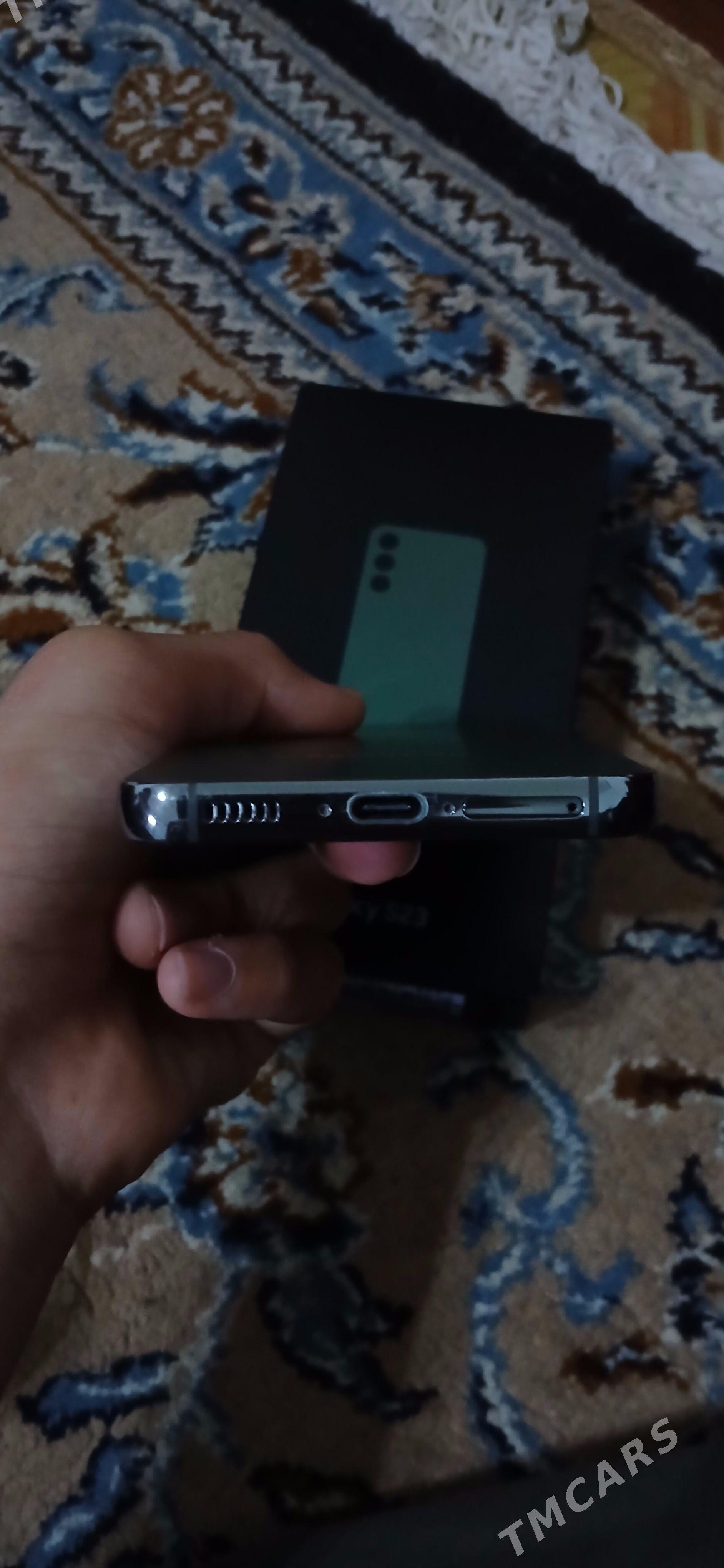 Galaxy s23 - Köşi - img 1