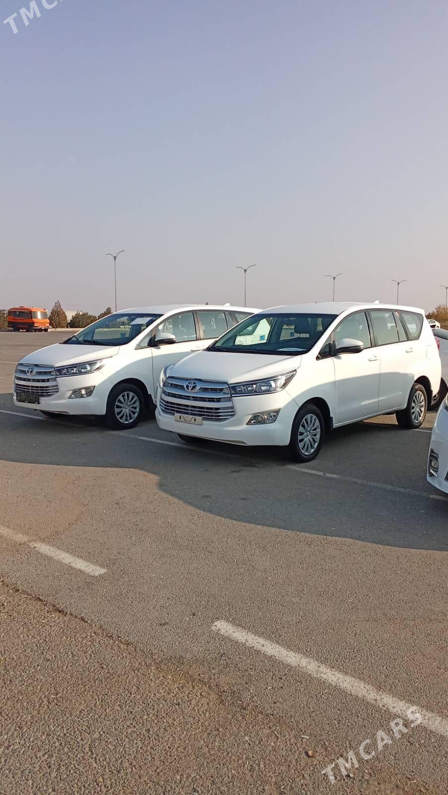 Toyota Innova 2022 - 275 000 TMT - "Altyn Asyr" Gündogar bazary (Jygyllyk) - img 1