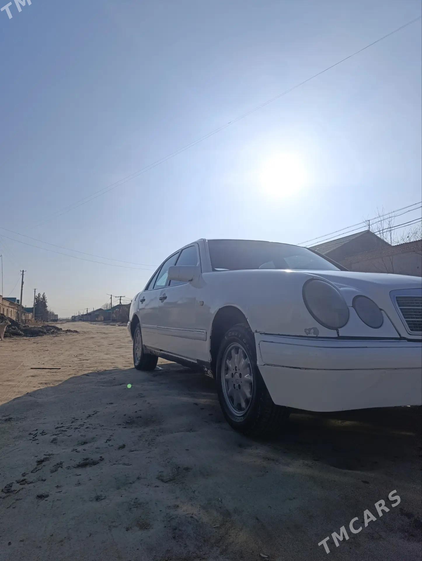 Mercedes-Benz E350 1996 - 50 000 TMT - Köneürgenç - img 1