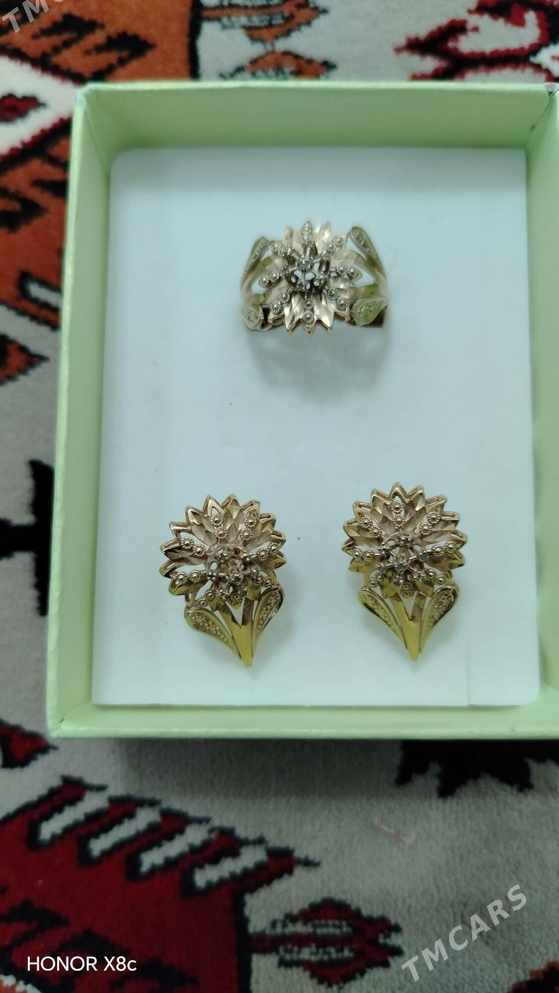 Gyzyl komplekt - Балканабат - img 1