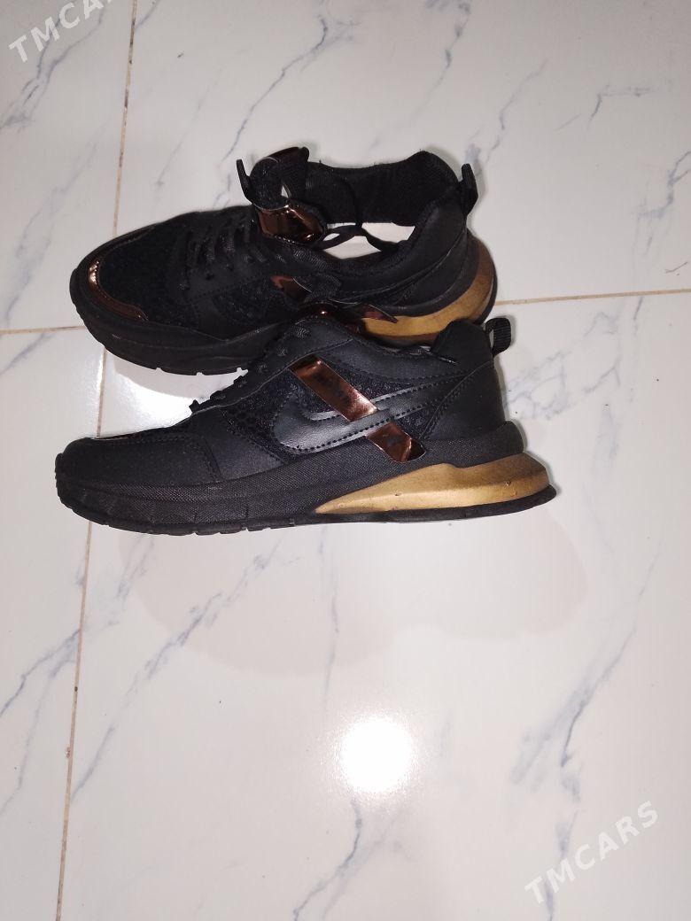 Кроссовки - Туркменабат - img 1