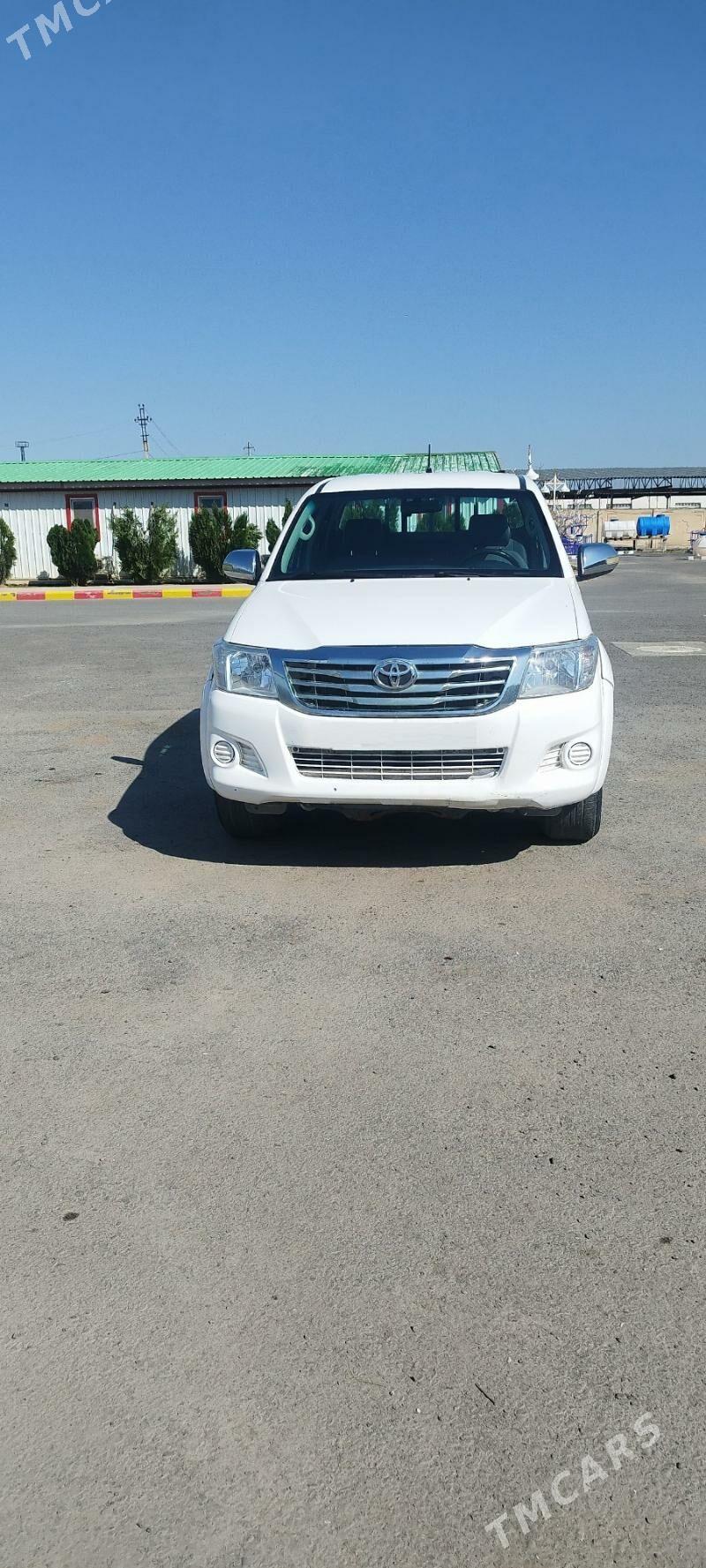 Toyota Hilux 2014 - 295 000 TMT - Ak bugdaý etraby - img 1