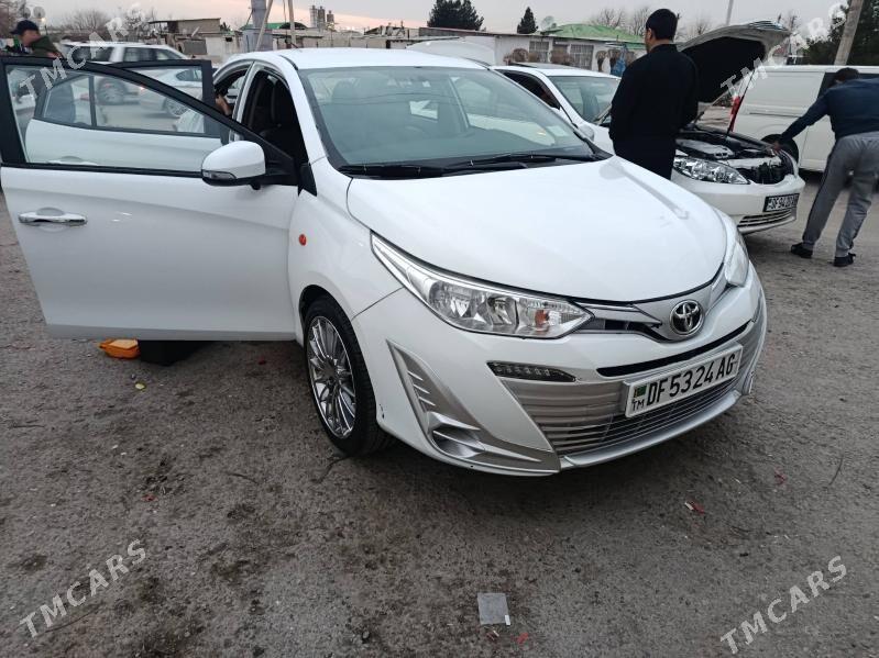 Toyota Veloz 2023 - 200 000 TMT - Кëши - img 1