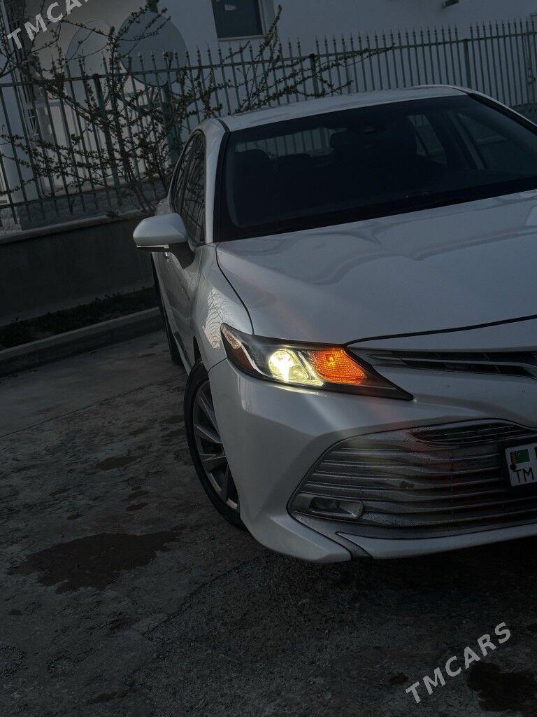 Toyota Camry 2018 - 260 000 TMT - Тязе заман - img 1