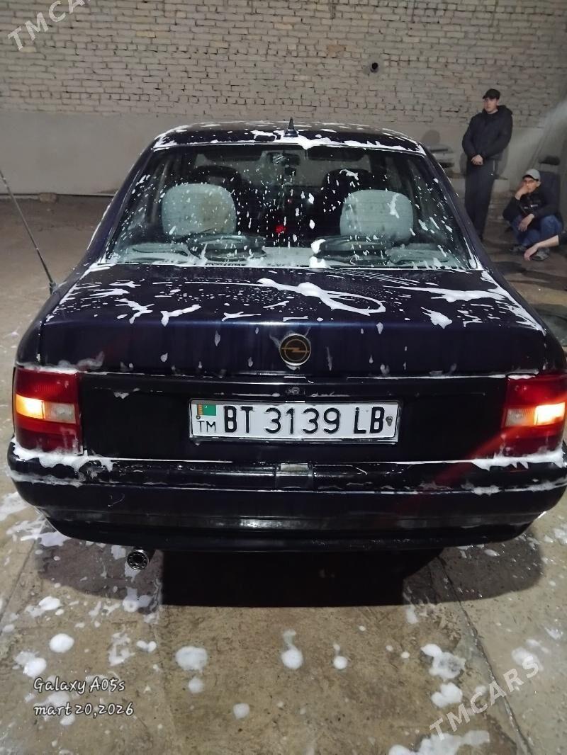 Opel Vectra 1991 - 38 000 TMT - Дянев - img 1