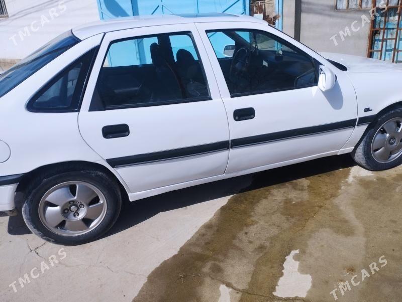 Opel Vectra 1992 - 32 000 TMT - Бахарден - img 1