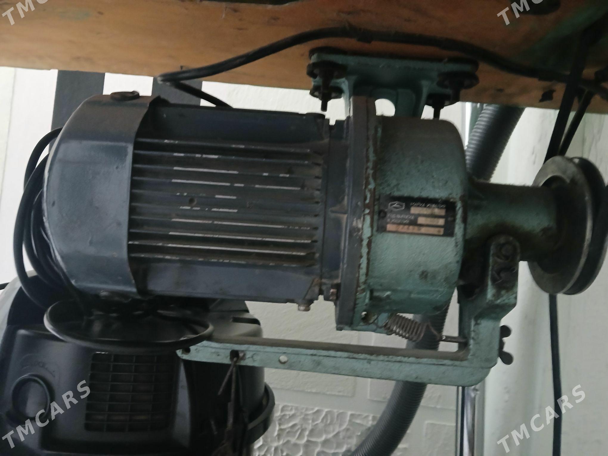 Tikin mașyn - Büzmeýin - img 1